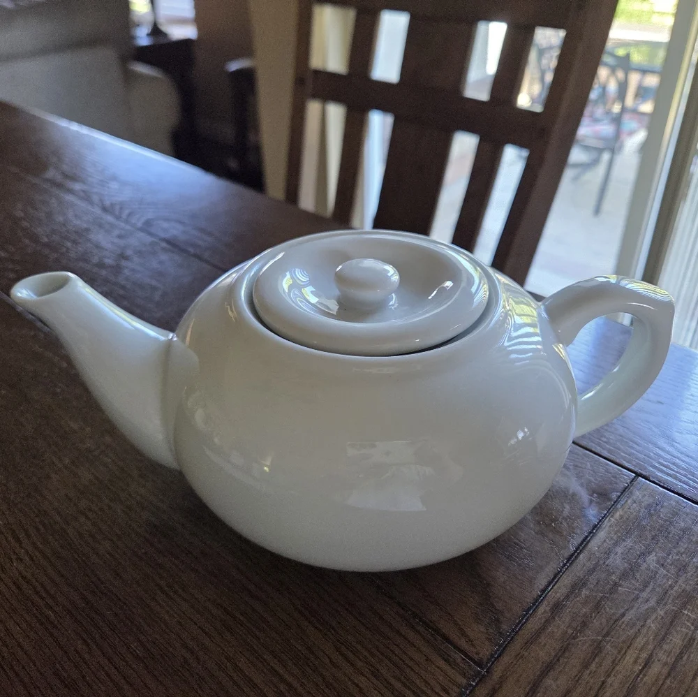 Cordon Blue White Porcelain Teapot